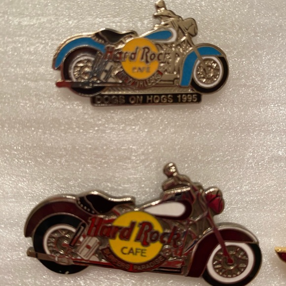 Collection of 11 Hard Rock Cafe pins - Picture 3 of 6